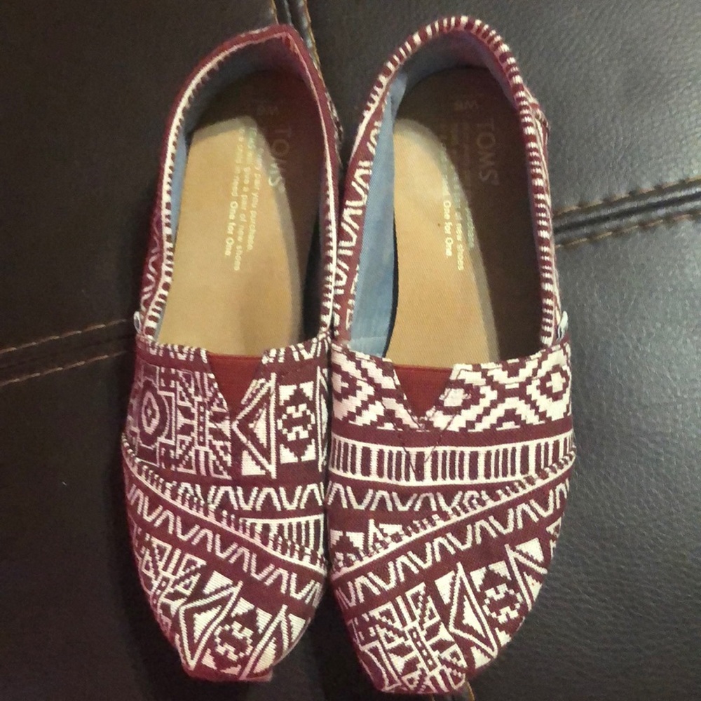 💥SALE 💥 Toms Size 6 Canvas Red Shoes